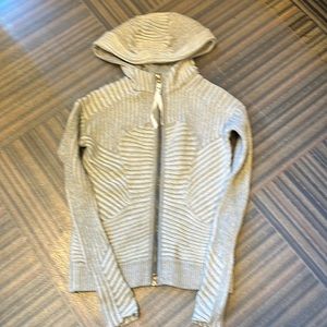 Beautiful Lululemon Gray cable lined fullzip hoodie